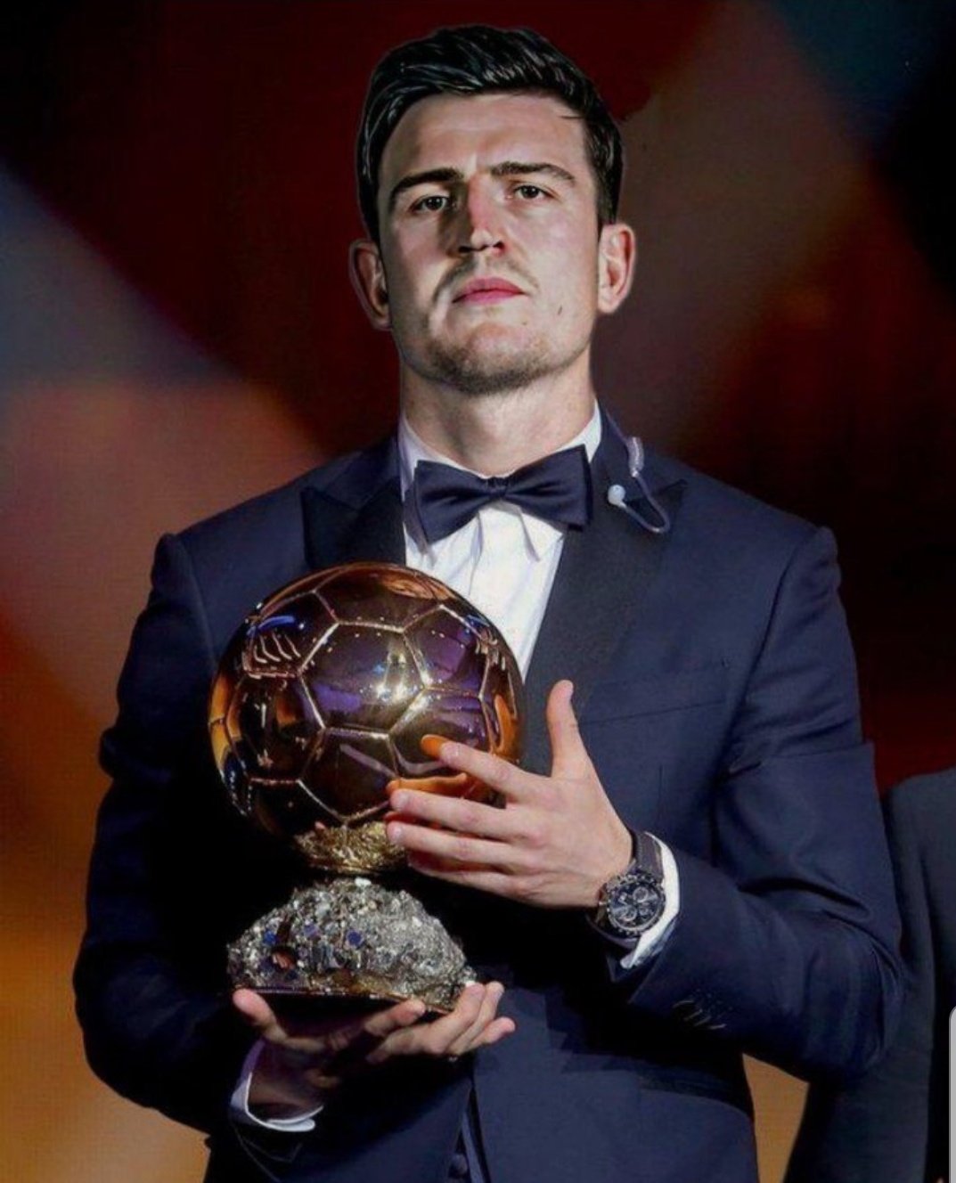 德媒：金玟哉大腿肌肉疼痛，可能会伤缺数场（德媒：金玟哉大腿肌肉不适，或缺席多场比赛）