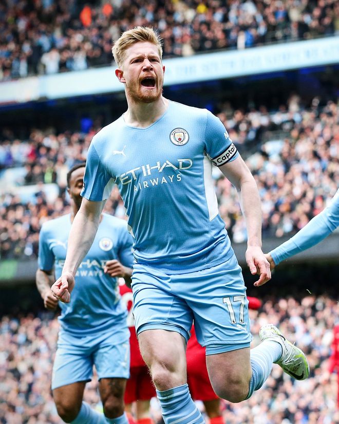 纯粹的热爱，孔德在贝宁和当地的孩子们一起赤脚踢球（热爱至纯：孔德在贝宁与当地孩子光脚踢球）